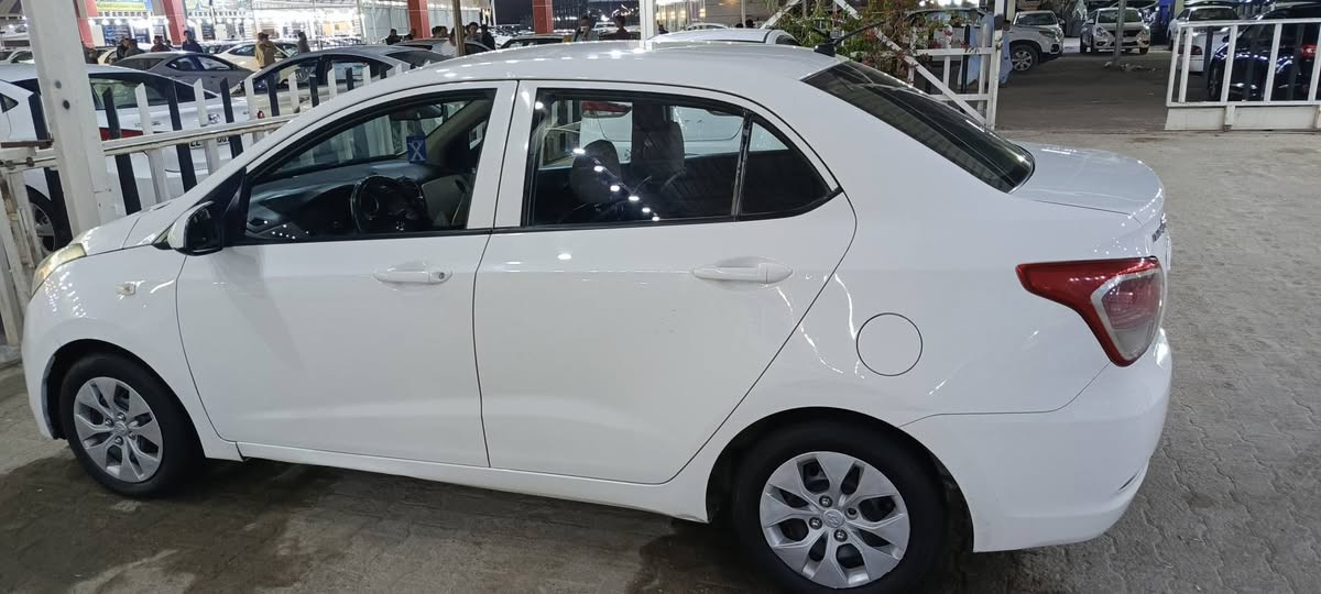 هونداي i10 للبيع موديل 2016 رقم نجف دولي شرط التحويل
بيه صبغ موضح بالصوره وبارد قليل بالباب الخلفي السياره كير ومحرك وحداديه وتخم تاير بلكارتون 
سعر السياره 85 وبيه مجال قليل 
اي استفسار الاتصال ***********
مكان السياره بلنجف
