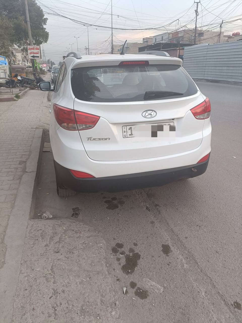 السلام عليكم توسان موديل ١٥ رقم بغداد نكلزي خليجي  رقم بغداد باسمي مكفوله من صبغغ
ومن بس بيه طخه خفيفه باب ما مصلحة ع حطته مشري عليه 
  تبريد تدفئة كله شغال السعر المطلوب 162 وبيها مجال الطيبين مكاني بغداد مدينه الصدر 
اتصالل ***********
