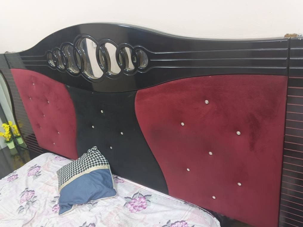 السلام عليكم غرف نوم تركي ضخمة نضيفة السعر 800وبي مجال المكان الدورة ***********/***********بيهن واتساب
