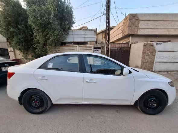 السلام عليكم للبيع كيا سيراتو موديل ٢٠١١ وارد خليجي مكينه ١٦٠٠ دوش كفاله تخم تاير جديد صدر امامي خلفي جديد تبريد ثلج تدفئه شغاله كاميرا داخل لونين سياره جاهزه بدون اي نقص بيها صبغ ٥ قطع بدون اي دواخل السعر ٨٨ 
مكاني الدوره ابو دشير 
رقم الهاتف *********** بغداد
