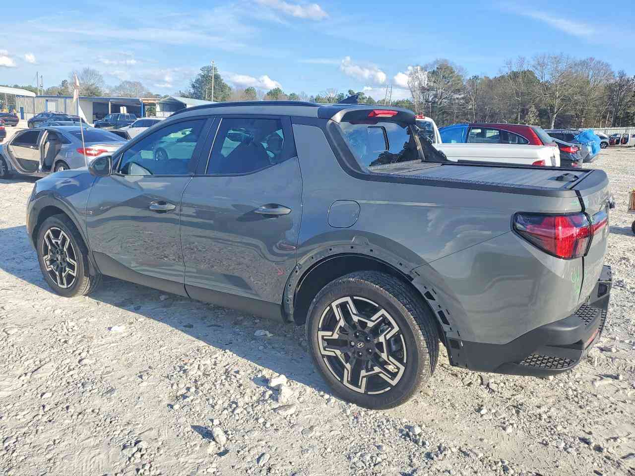 🚨 تنويه مهم
هذه السيارة معروضة في المزاد الأمريكي 🇺🇸
والمزايدة والشراء تتم عن طريق مكتب الباخرة للمزادات 🇮🇶
🔥 تدخل بكتاب الشهداء
───────────────
🚗 نوع السيارة:2025 HYUNDAI SANTA CRUZ LIMITED
📅 تاريخ المزاد:الاثنين 23-03-2026
💰 السعر: يتحدد داخل المزاد
📊 الممشى:10691 ميل فعلي
🛠️المحرك: 4 سلندر / 2.5 لتر
───────────────

🔥 مجاناً مجاناً مجاناً
📄 تقرير كارفاكس مجاني بدون أي مقابل
───────────────

🚗 سحب السيارة خلال 24 ساعة من وقت التسديد
💸 حسابات مخفّضة وعمولات أقل من السوق
───────────────

🚢 الشحن متوفر من:
🇺🇸 🇨🇦 جميع الولايات الأمريكية والكندية
➡️ شحن مباشر إلى العراق
➡️ العقبة – جبل علي – ميرسين
───────────────

🛃 تخليص كمركي كامل من ميناء أم قصر
🏔️ تخليص كمركي إلى إقليم كردستان
🇯🇴 شحن مباشر إلى عمّان (العقبة)
🇹🇷 شحن إلى ميناء ميرسين – تركيا
───────────────

🏢 فروع الشركة:
📍 الفرع الأول: بغداد – السيدية – الإعلام
📍 الفرع الثاني: الإمارات العربية المتحدة – الشارقة – الصناعية 4
───────────────

👥 مجموعة البيع والشراء:
https://www.facebook.com/share/g/17pXXBgeeU/?mibextid=wwXIfr

───────────────

🎵 TikTok:
https://www.tiktok.com/@al_bakhera?t=8qGOLioZlVE&_r=1

───────────────

📞 للاستفسار والتواصل:
+9647739115599


**إذا كنت صاحب هذا الإعلان وتريد حذفه لأي سبب، رجاءا أرسل رسالة إلى الدعم الفني**