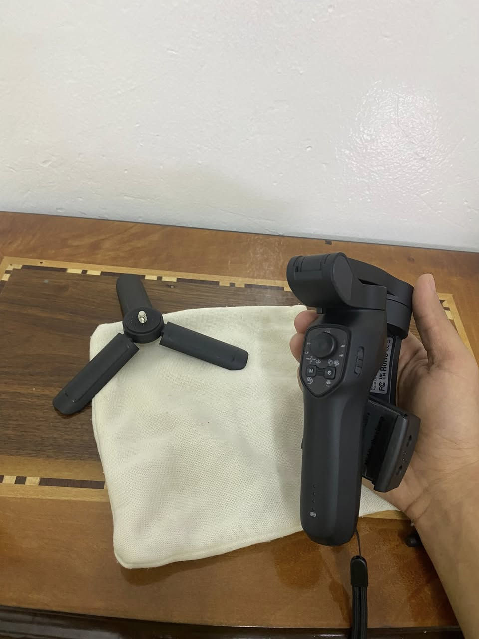 اوزمو بهذا الشكل
جديد غير مستخدم بدون كارتون طلع 
اعلى سعر ابيع 
***********
