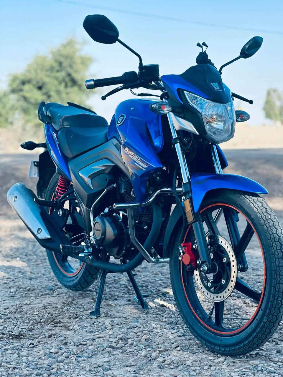 دراجه هاوجي موديل 2023 ماشي 7000 الا شويه مكمرك وكامل بس لوحات بعدهن سعر 16 ونص وبي مجال للشراي المكان القريه العصريه رقم التلفون بي  واتساب***********
