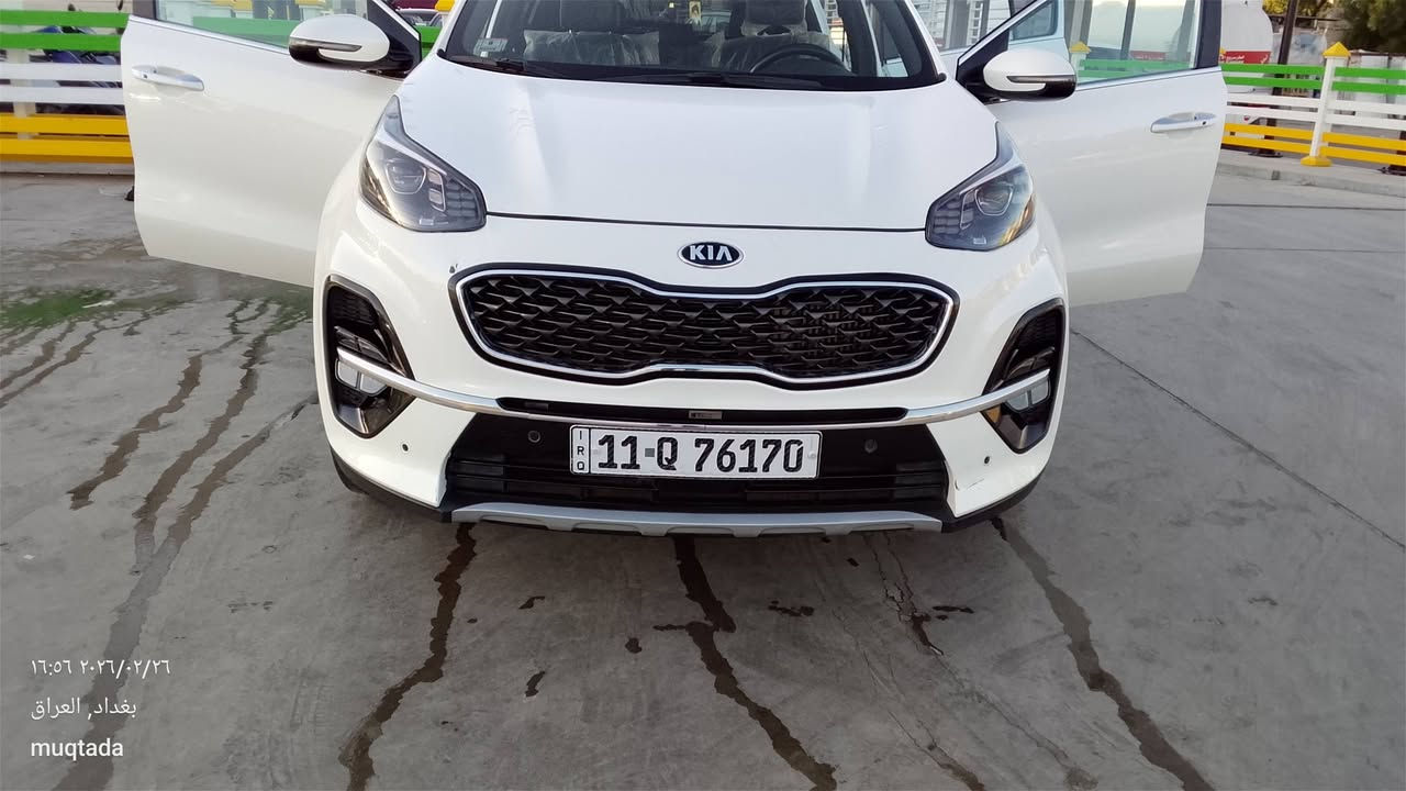 السلام عليكم
سبورتج 2022 sx رياضي 
فول مواصفات اعلى من جيتي لاين 
ماشيه 31 ميل 
توجد رصعات بسيطه 
غراضهه بل صندوك علمود لتنباك مازدات اصليه 
صوره الحادث وياهه 
صبغ بنيد و بل صندوك شي بسيط بدون معجون سياره كله بدون معجون فقط بخ فقط 
***********
