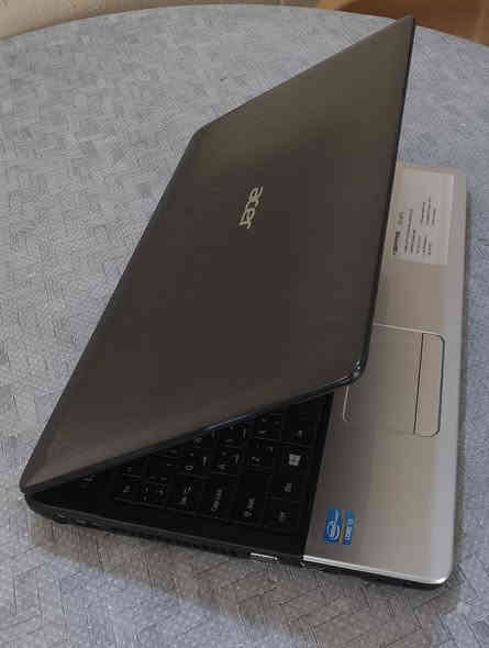 السلام عليكم لابتوب ايسر نظيفة جدا المواصفات باول صورة السعر 150 الف و بي مجال للتواصل ***********
