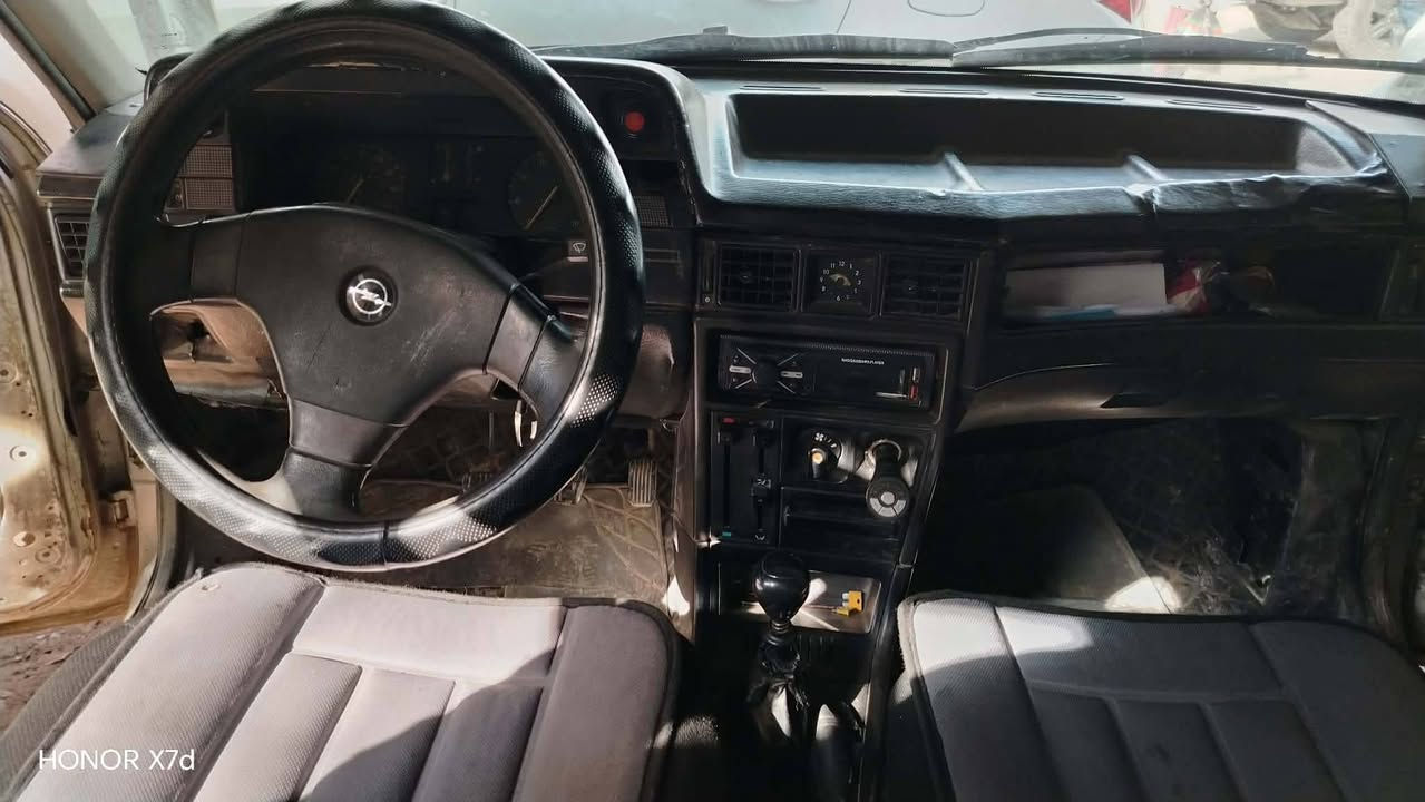 السلام عليكم/ كاديت للبيع موديل 1991 رقم ألماني سنويه 2029 صاحبها بل موصل حي عدن كاربون بانزين بيها ورقي شرط من الدعاميه للدعاميه بس بيها ضربه بجاملغ الوره ( مكلف بل نشر ) للتواصل على رقم *********** ( السعر 22 ورقه)
