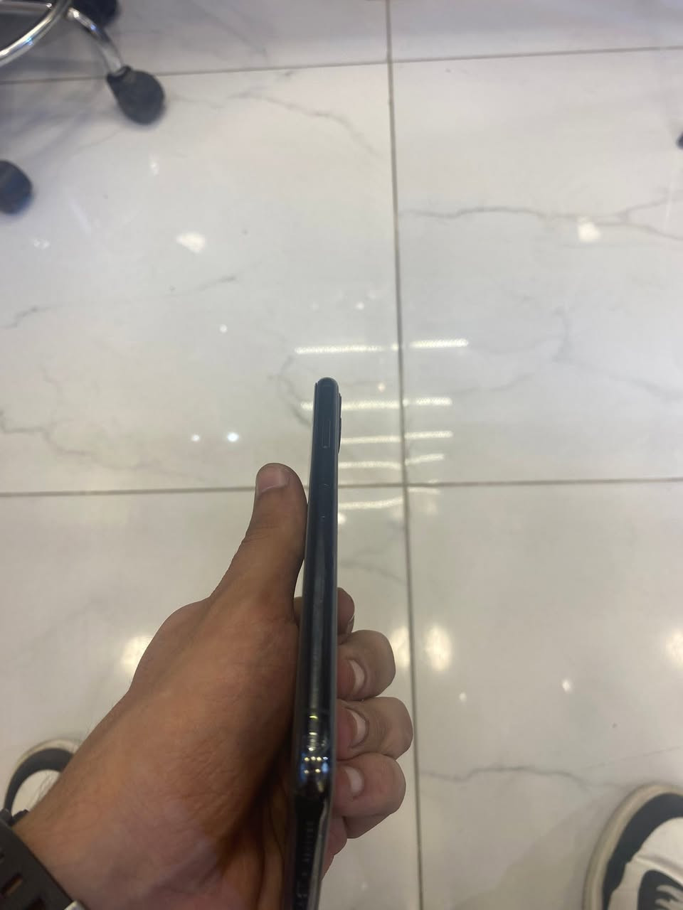 ايفون 11برو ماكس شرق اوسط ذاكره 256بطاريه 100فقط لشاشه مفطوره بلاديه كله شغال صوت اتصال انترنيت كامرات وبصمه وجهه متوقفه السعر 180الف قفل عنواني بغداد الدوره ***********واتساب وخط
