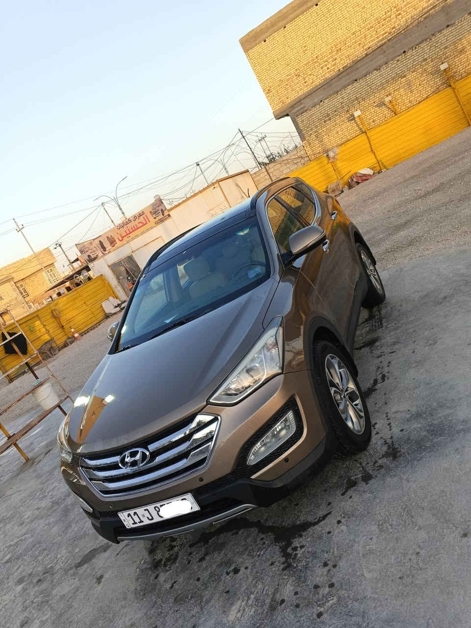 سلام عليكم اخواني سياره سنتافي موديل 2015 خليجي محرك 6 سلندر3,300 السياره 7 راكب بنراما فول مواصفات رقم بغداد بأسمي( نقل چقه ) السياره صار بيه حادث الجهه العكس السايق والصوره مال الحادث مع الصور وتبدل بيه البنيد والجاملغ وباب ولهذا السبب تم صبغ السياره صبغ عام فرن درجة اولى وعندي فيديو للسياره قبل التصليح وبعد التصليح  السعر 98 قفل الاستفسار *********** مكان سماوه
