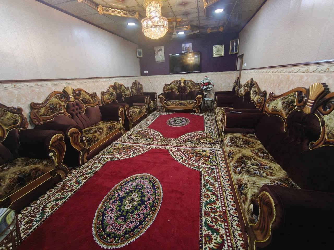 السلام عليكم للبيع تخمين رئاسي نظافه 95 السعر مليون وثلاثمائة ألف دينار وبيه مجال /العنوان البصره القرنه / تلفون *********** بي واتساب
