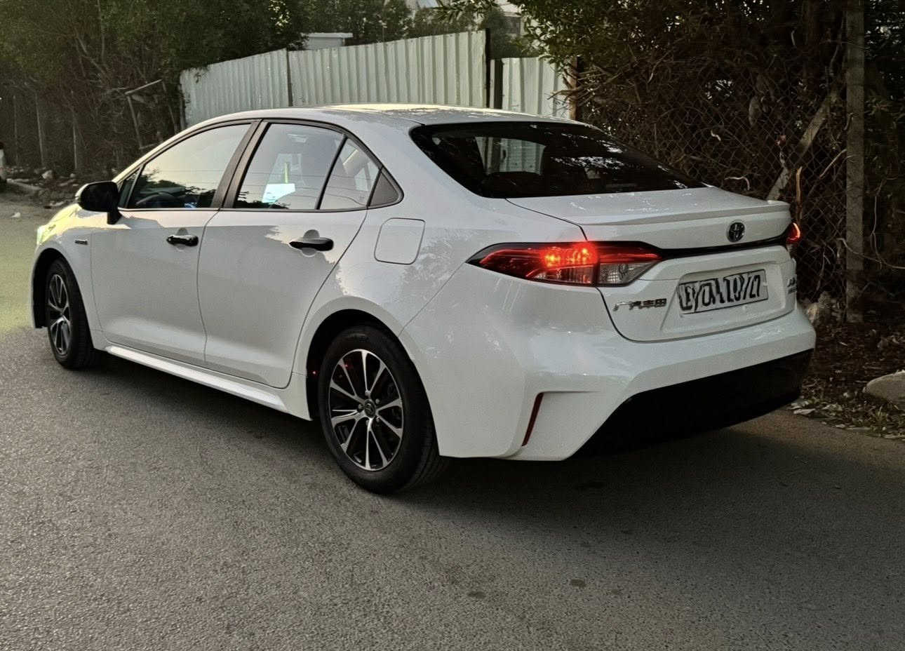 كورلا موديل 24 هايبرد فول 1/1 داخل احمر
السعر مناسب جداً
الجام مغلف عازل حراري
الارضيه مدوشمه 
كشنات جلد 
سلايد روف 
بصمه
تبريد شاشه
ويل كب 
محرك 1.800 
تحكم ستيرن 
و لد امامي و خلفي 
سياره كفاله عامه وجديده جدآ 
عدا رصعه بل جاملغ الامامي كلش صغيره
مكاني بغداد حي الخظراء رقمي ***********
