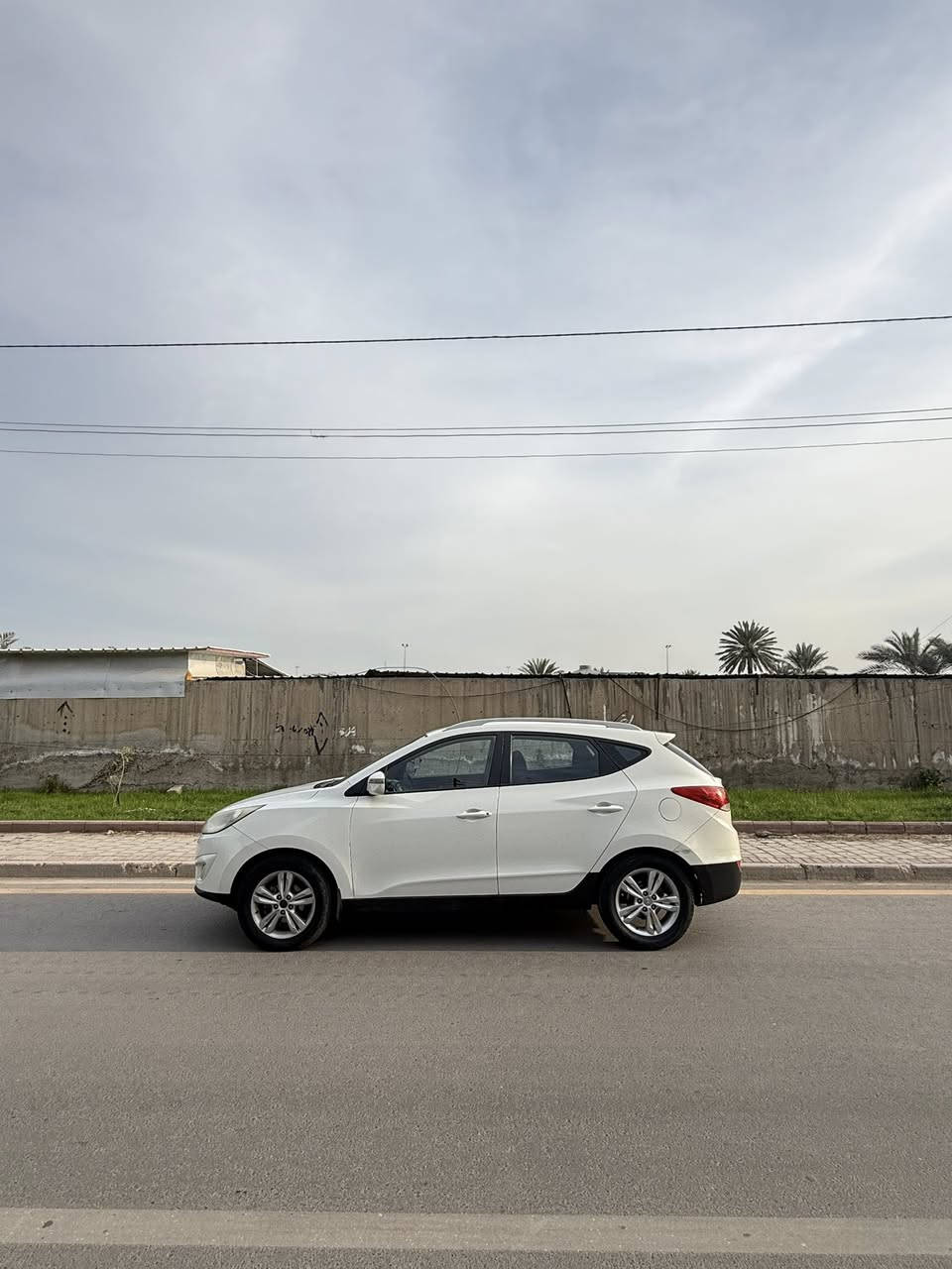 السلام عليكم عندي هونداي توكسان خليجي موديل 2011  السيارة كامله مكان بغداد العامرية رقم اربيل الدولي بأسمي 
بيها باب صبغ اثر طخة خفيفه وهلال الجمالغ الخلفي فقط 
السعر 130 بيها مجال بسيط 
***********
