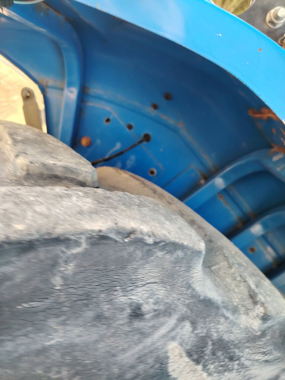 سلام عليكم مكينه البيع حجم ٨٠ موديل ١٤ مكفول كفاله عامه وضع شركة تاير شركة مامفتوح برغي بسمي سنويه٢٧ مكان بابل ***********
