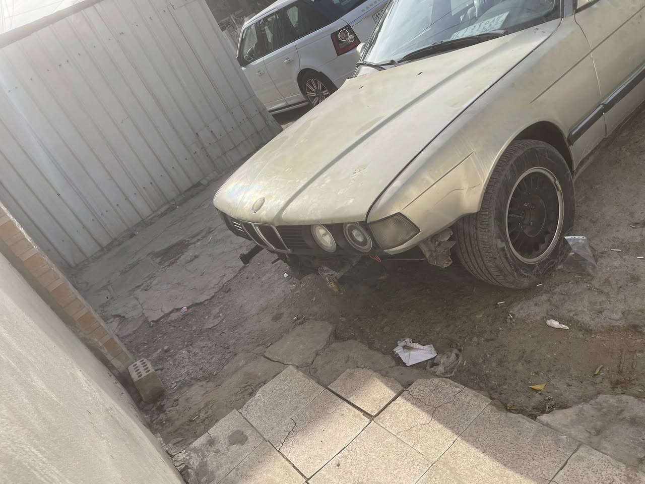 سلام عليكم bmw730اكفلك مكينه وكير شرط شعله ومعدل السيارة مال تعمير بس تسمكر وتصبغ صدر جديد كلشي جديد دخلها حلو مرتب مديل٩٢ خياسات بسيطه السياره ب أسم صديقي تكمل ثاني يوم يحولك سياره خير من الله لا صرف بانزين لا رحيت غاز لا خربطه طسته حلوه بس عندك الكاردن يرادله تصفير بس وشيال كاردن جديد تجات مال كير جدد وهواي شغلات جديدها كلشي شغال بيها ال سعر35 المكان بغداد  الرقم***********هذا انتصال وهذا الواتساب***********وقابل للمراوس والسياره بيها بجم مو قوي بس البدنه مبدله
