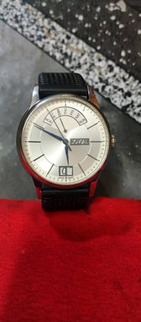الساعه البيع السعر خاص 07707140460