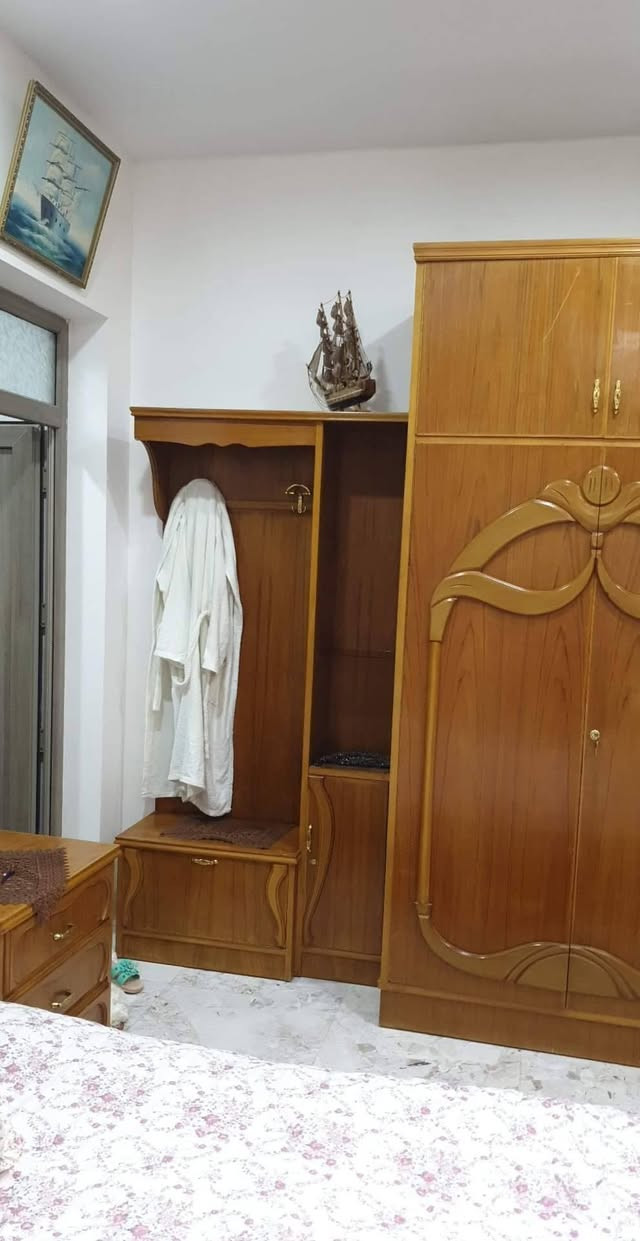غرفة للبيع خشب ثقيل 
معمل الصبا ؟ قفل ٦٥٠  الف موصل حي شيماء جمعية رجال اعمال توصيل  ***********
