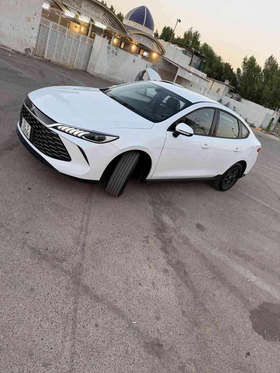 السلام عليكم byd Qin plus 2025 للبيع ماشية 3700 مكفولة كفالة عامة بيه شخطين فقط موضح بلصور رقم بغداد مكان السيارة بغداد العامرية السعر 18800 وبيه مجال بسيط *********** بغداد, العراق
