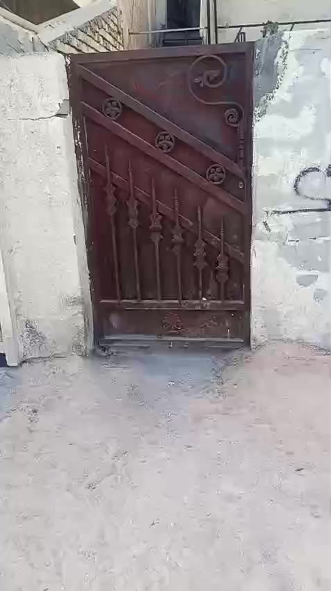 بيت ١٠٠ متر منفصل طابق ثاني منطقة حي الجهاد قرب مدرسة الحمزة الابتدائية سعر الايجار الشهري 300 ألف الإستفسار الأتصال على الرقم التالي ***********
