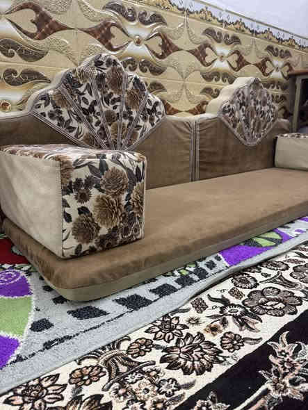 تخم كعدة عربية ملكي
عدد القطع دواشك 10
عدد التجوات الملكية 10
عدد تجوات الايدي 10

مجموع مساحة الكعدة 20 متر

مستعمل قليل جدا 

السعر 175 الف وبيها مجال حك الجية

للتواصل اتصال/ واتساب 
***********
