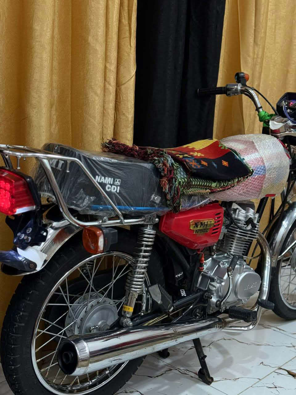 سلام عليكم للبيع نامهةة تعمير كله 26 شاصي نامه 18 
اوراق 7 مكان حله محاويل علي ابن الحسين 
‏‪هـ 0785 721 5754‬‏
