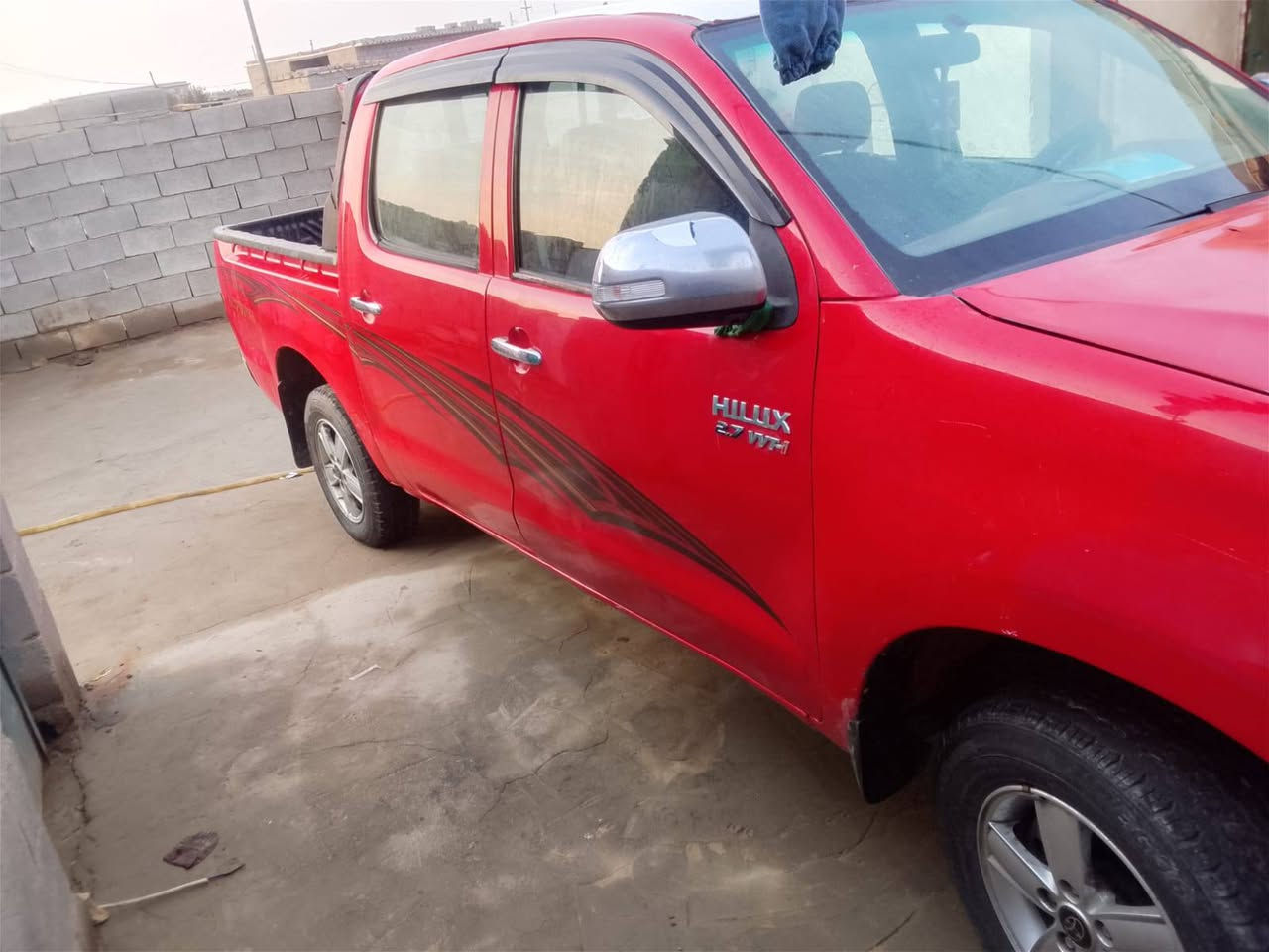 سلام عليكم للبيع هايلوكس 2013 كير عادي شاصي 19كويتي رقم واسط سنويه بعد الها شهر وتنتهي تحويل ثاني يوم سياره غير مكفول بيها ملاحضات بصيطه سياره نضيفه كير ومحرك كفاله حداديه جديده تخم تاير السعر145وبيها مجال قليل المكان ميسان للاستفسار اتصل ***********
