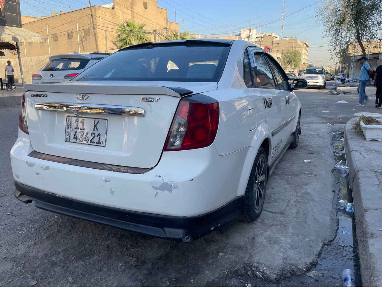 دايو لاسيتي للبيع موديل 2003 السيارة مصبوغة عام جمالية 

ماشية تقريبا 186 الف حقيقي 

منضومة زنون كاملة 

رقم بغداد انكليزي جديد 

داخل حلو ونضيف 

حساس خلفي 

شاشة وكامرة 

كير اوتو 

ريمونت مانع سرقة 

ويل كب 

السيارة حلوة ونصبتهة حلوة 

مكينة قبل شهرين شادهة جديدة حجم 2000

ملاحضة : الكير بي صوت ابيعلك كير كايم بس السيارة تمشي واطلع بيهة يومية كلشي مابيهة 

وعندي الكمبريسر بي صوت ايضا بس لان شتة مكدرت اسوي هوة شغال بس يطلع صوت 

السعر 45 ورقة ومجالهة كلش بسيط 

للاستفسار *********** بغداد, العراق
