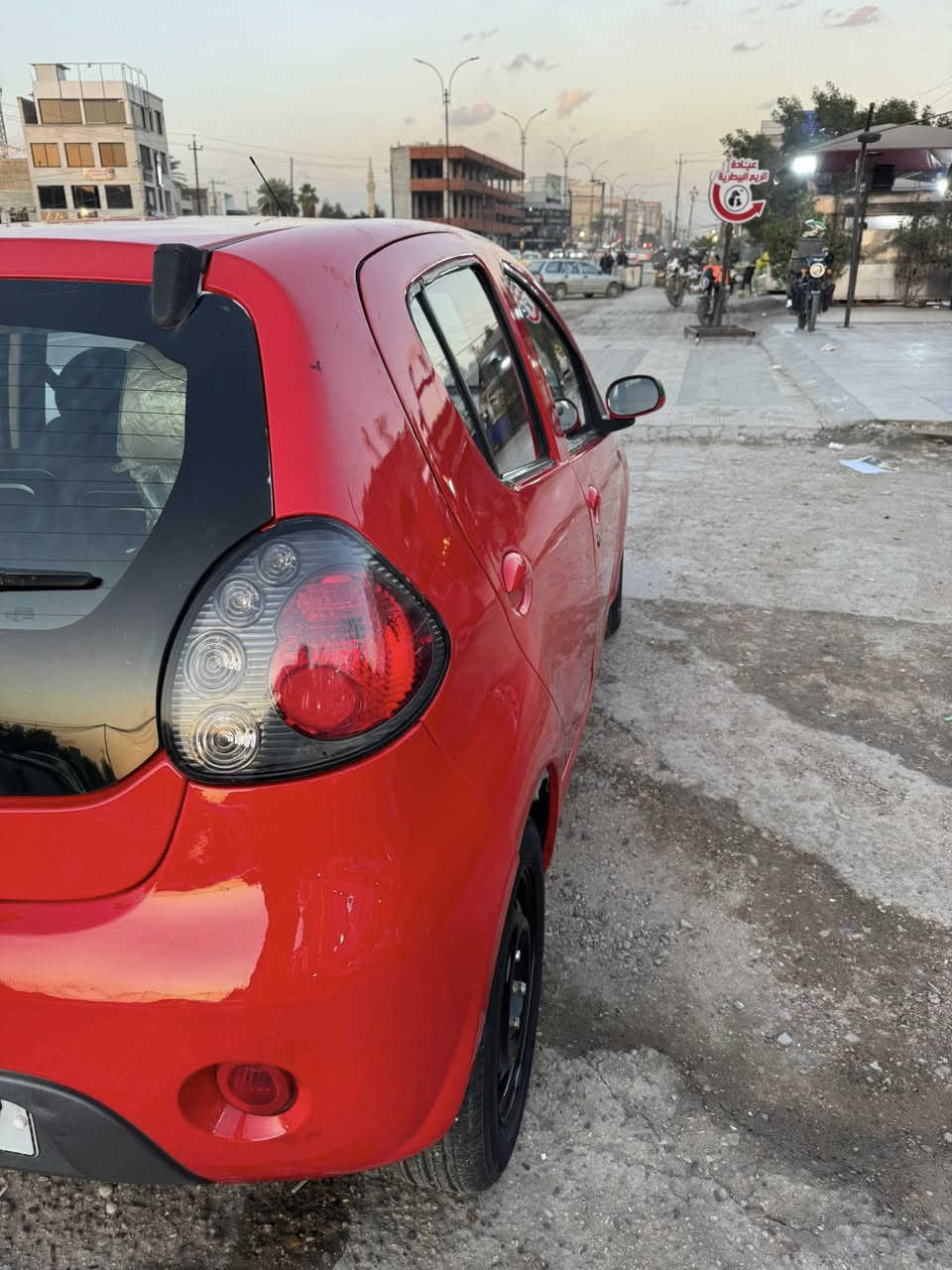 باندا موديل 2013 السياره كلش حلوه مصبوغه جماليه كلشي بيها شغال بدون حادث
كير  مكينه تبريد كلشي بيها جديد طخم تاير 
مكان السياره الكرخ 
السعر 50 مجال بسيط
***********
