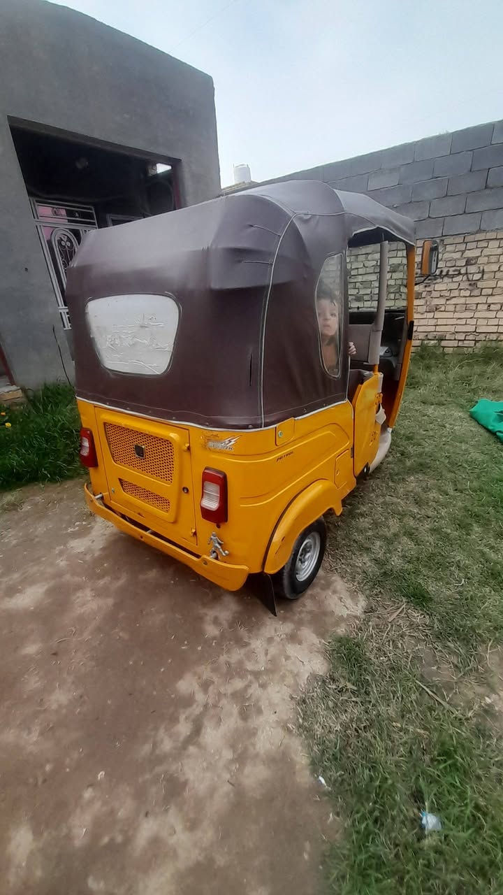 من رخصت الادمن المحترم تكتك لبيع موديل ٢٢ رقم وسنويه المكان عماره الكشره كفاله بس المكنه مفتوحه سعر من الخير ٨٢٥٠ غير هاذ سعر لا تخابر رجأن بدون تعاليق سلبيه ***********
