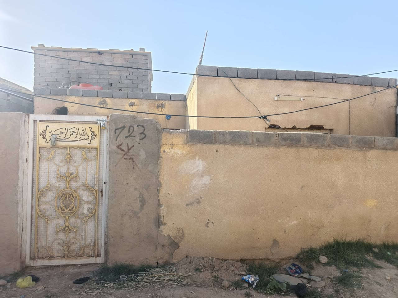 السلام عليكم بيت للبيع شارع اسواق الصدرين فرعي السكف عكاده شارع ماي مجاري كامل مشمول بكل الخدمات 
‏‪***********‬‏
