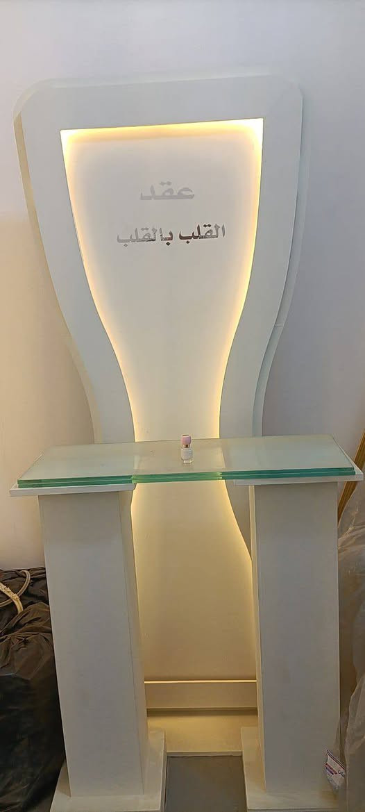 كوشة خشب فخمة للبيع تتكون من
خلفيات عدد 5 
سنتر بيس 2 
ميز ذهب 
بورد ترحيب 
كوشة نظافة %90 شغل درجة اولى بشرط
عنوان الانبار للاستفسار الاتصال على الرقم *********** متوفر واتساب
