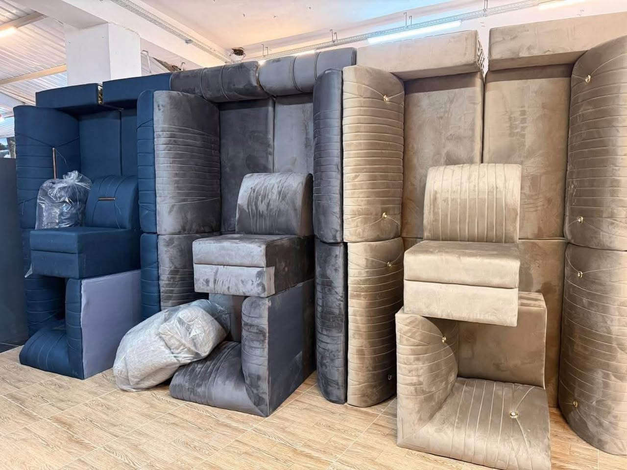 تخم ديوان حطاطه بلوك اسود مختلف الموديلات والالوان 

التاميم ركن المدينه معرض اثاث بيم 🌷
*********** الرمادي, الأنبار
