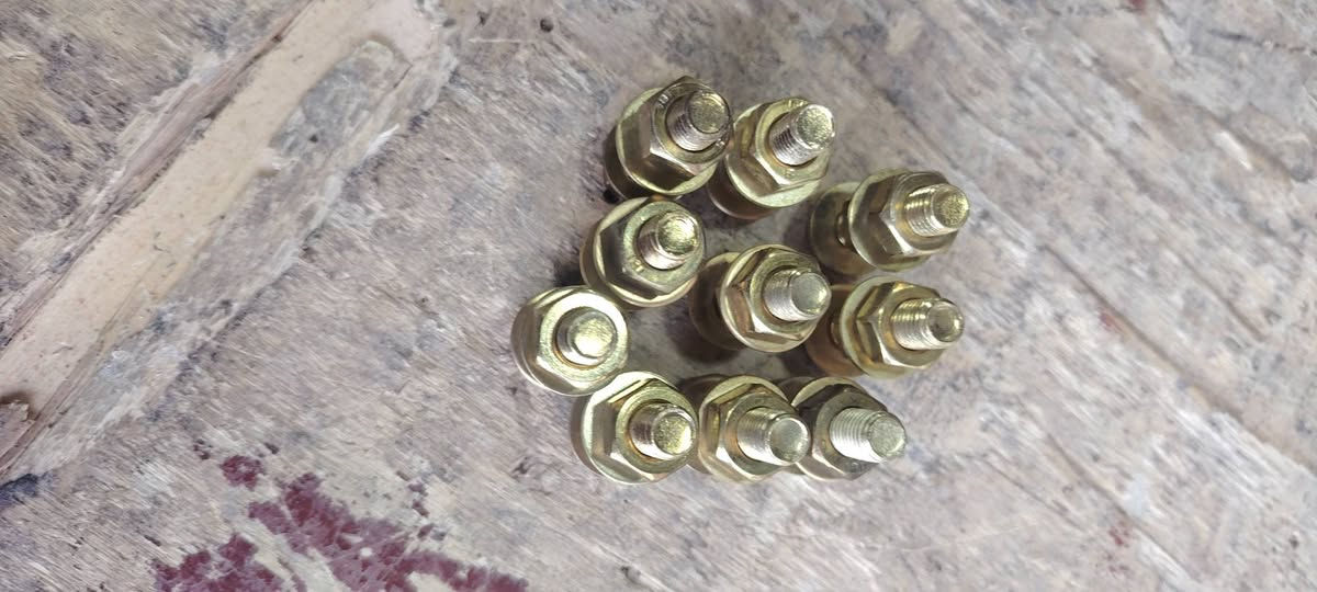 برغي حجم 17 مرفق مع واشرات ونتنات كما موضح في الصور ، حديد مطلي براس ،
سعر الكيلو 3 الاف ، توصيل متوفر جميع المحافظات
تواصل واتساب ***********
