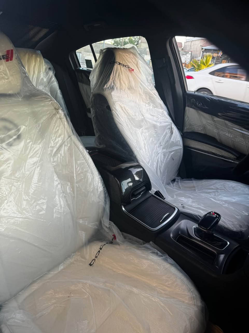جارجر هيمي RT 5700 مديل 2018 صور الحادث موجوده
اي قطعه مامبدل بلسياره فقط البنيد صبغ والمدكر بارد وبيه بلباب بارد كل نقص مابيه ماشيه 133 الف كيلو 
 رقم بصره بأسمي تحويل السعر 185 وبيه مجال قليل
***********
مكاني البصره البصرة, العراق
