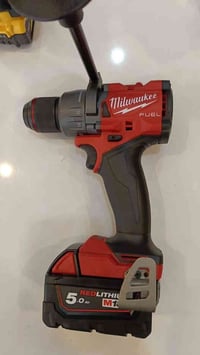 متوفر بدون شاحن للاستفسار 07709993475