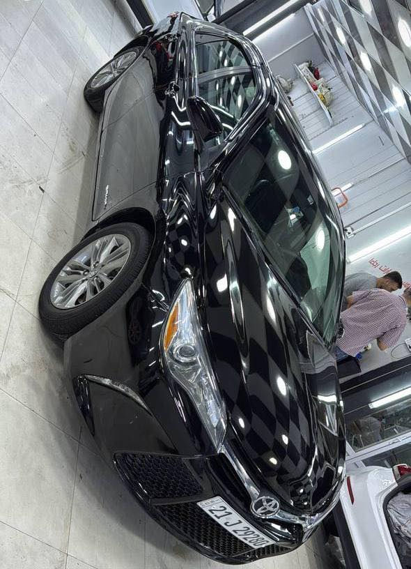 تويوتا كامري se ٢٠١٧
مواصفات 
تحكم ستيرن جهتين 
كشنات جلد وقماش 
كشنات كهرباء 
شفتات ستيرن
كير اوتماتيك + عادي
مانع تزحلق
تثبيت سرعة 
ويل كروم 
منظومة زينون عالي وناصي+ بلاجكتور ليد
سيارة جاهزه مابيها دينار مصرف سنويه وهزه وبطاقه بانزين كلها جديده كير ومحرك كلها شرط تبريد شرط سياره جاهزه من كل نواحي 
ضررها : بونيت + جاملغ امامي سايق + ربع جاملغ امامي سكن 
سعرها : ١٥٤ $ وبيها مجال قلبل 
سياره موجوده بكركوك وباسمي 
رقم : *********** مكالمه فقط
