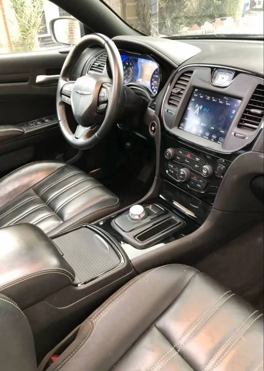 ✨️للبيع كرايسلر اوباما2017✨️
مواصفات فول s 
تحكمات ستيرن جهتين 
شاشة ترحيب
شاشه جبيره
كشنات جلد 
كشنات كهربائي 
كشنات تدفئه 
تبريد قطعتين 
نظام ملاحه 
نظام GPS
بانوراما 
كامره دواره 
لدات امامي وخلفي
رارات 4
تخم تاير جديد
حداديه كير محرك كفاله
عليها سيرفس كامل 
تشغيل عن بعد
وبيها بعد مواصفات هوايه معروفه s
السياره  حادث موضح بصوره
السياره بالواقع احلى
مكان السياره بابل 
السعر 245 وبيه مجال 
للأستفسار الأتصال ع الرقم  ***********
