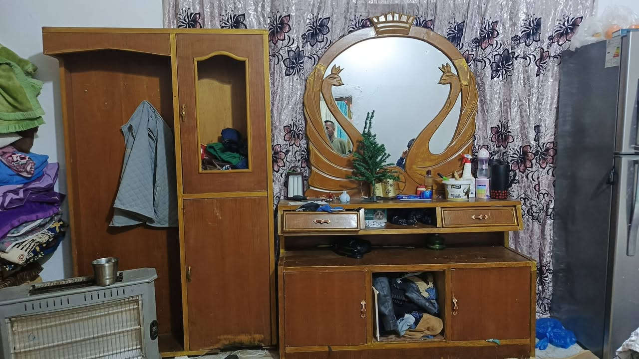 غرفه صاج تسكام خمس بيبان مابيها اي نقص السعر 700وبيه مجال الاتصال***********
