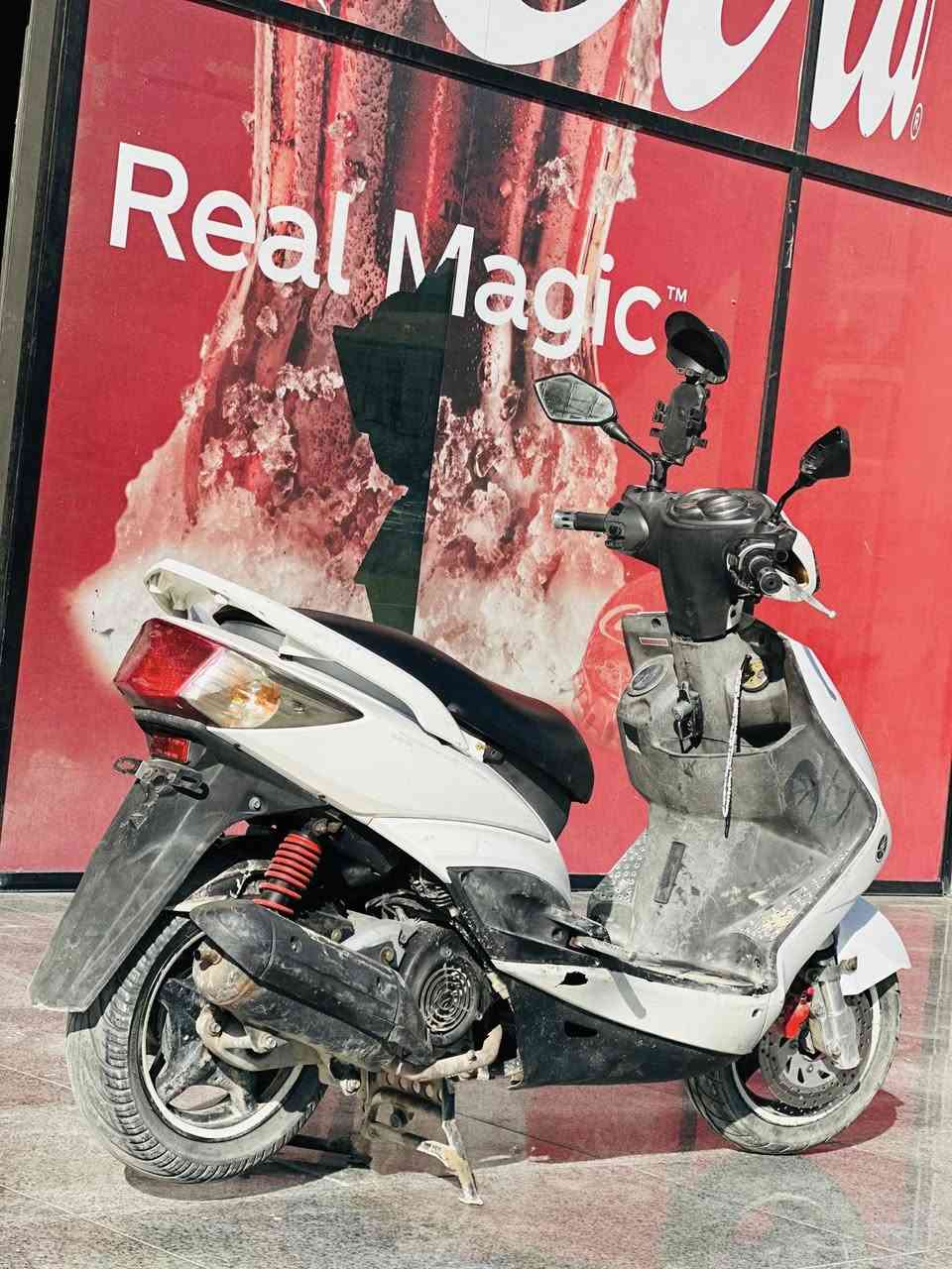 سلام عليكم
دراجه سكنس فحل للبيع اكفلك كفاله عامه عل محرك برغي ممفتوح الدراجه الله شاهد منزلهه قبل شهر ونص اوراقهه اصوليه وبيهه ضربه بل بجم 
السعر ١٢٠٠ وبيهه مجال 
رقمً الاتصال ***********
