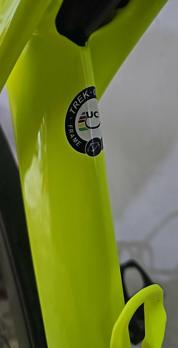 بايسكل امريكي نوع TREK madone OCLV CARBON 800 SLR 8
لون مميز قياس الفريم 52 
سستم نوع شيمانو 105 7000R
سستم اصلي بالكامل ياباني
البايك بالكامل فل كاربون 
وياله كاربون نوع بونتريكر برو 5
البايك موديل (2021)

عدد السرعات 
امامي 2 
خلفي 11
السعر على الخاص او الواتساب ***********
