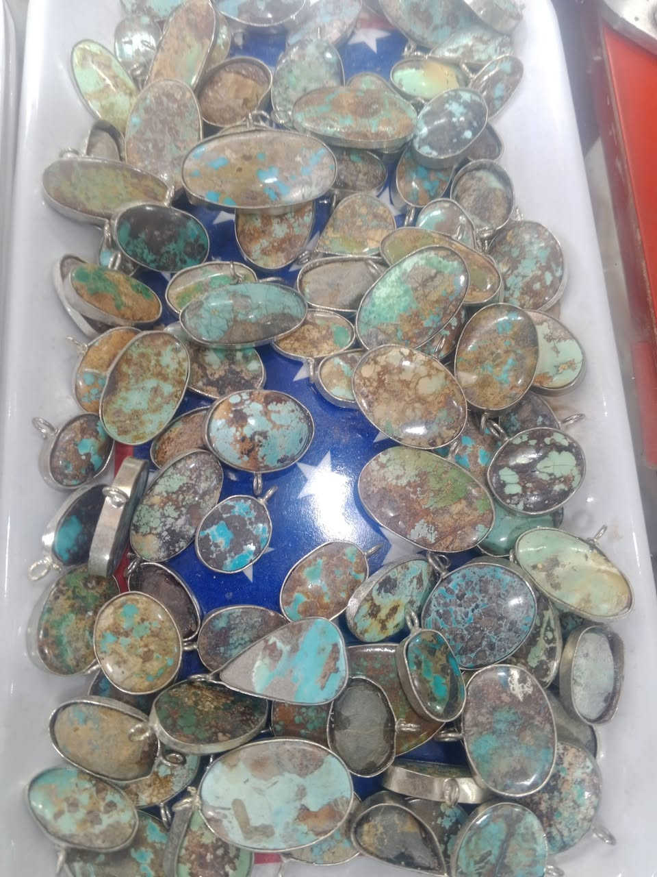 كلايد حجر الفيروز الاصلي جمله فقط لصحاب البيجات لناس على باب الله الفحص أمام المندوب يوجد توصيل لجميع المحافظات رقم الحجز الواتساب ***********
