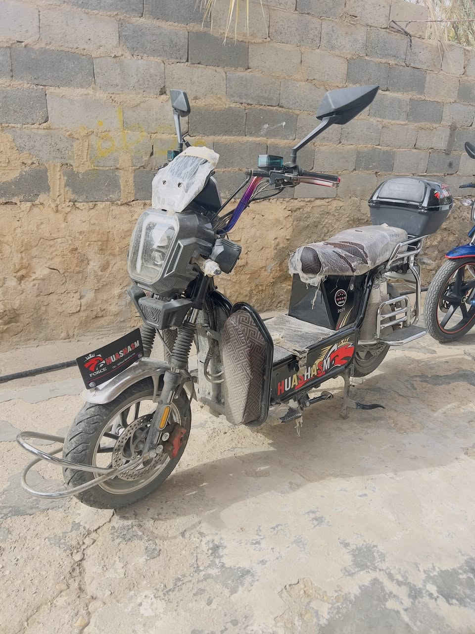 ماطور شحن للبيع 6 باتري باتريات يقرن 11 ونص على 12 يعني بعدو جديد موديل 2025 شكل 26 كلشي ماناقصه ماطور كامل السعر 750 وبي مجال الرقم ***********
