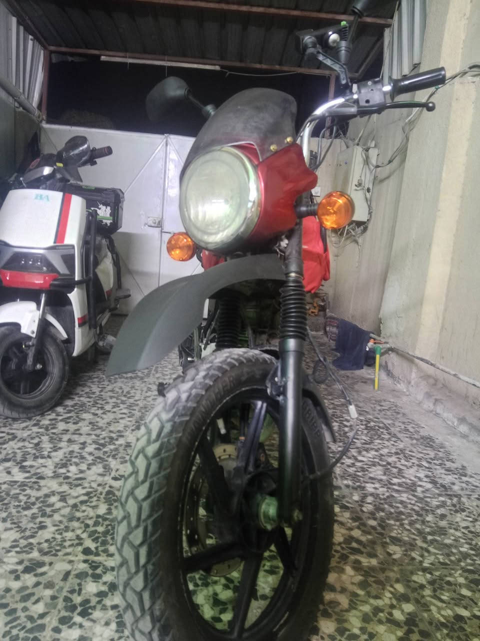 دراجه بوكسر جبلي 2023(بدون أوراق) دراجه مابيها نقص كهربائيات نكره سلف وهندر مكينه صافيه وناعمه والنضافه مبينه بل صور مكاني البياع السعر 900 وبيها مجال ***********
