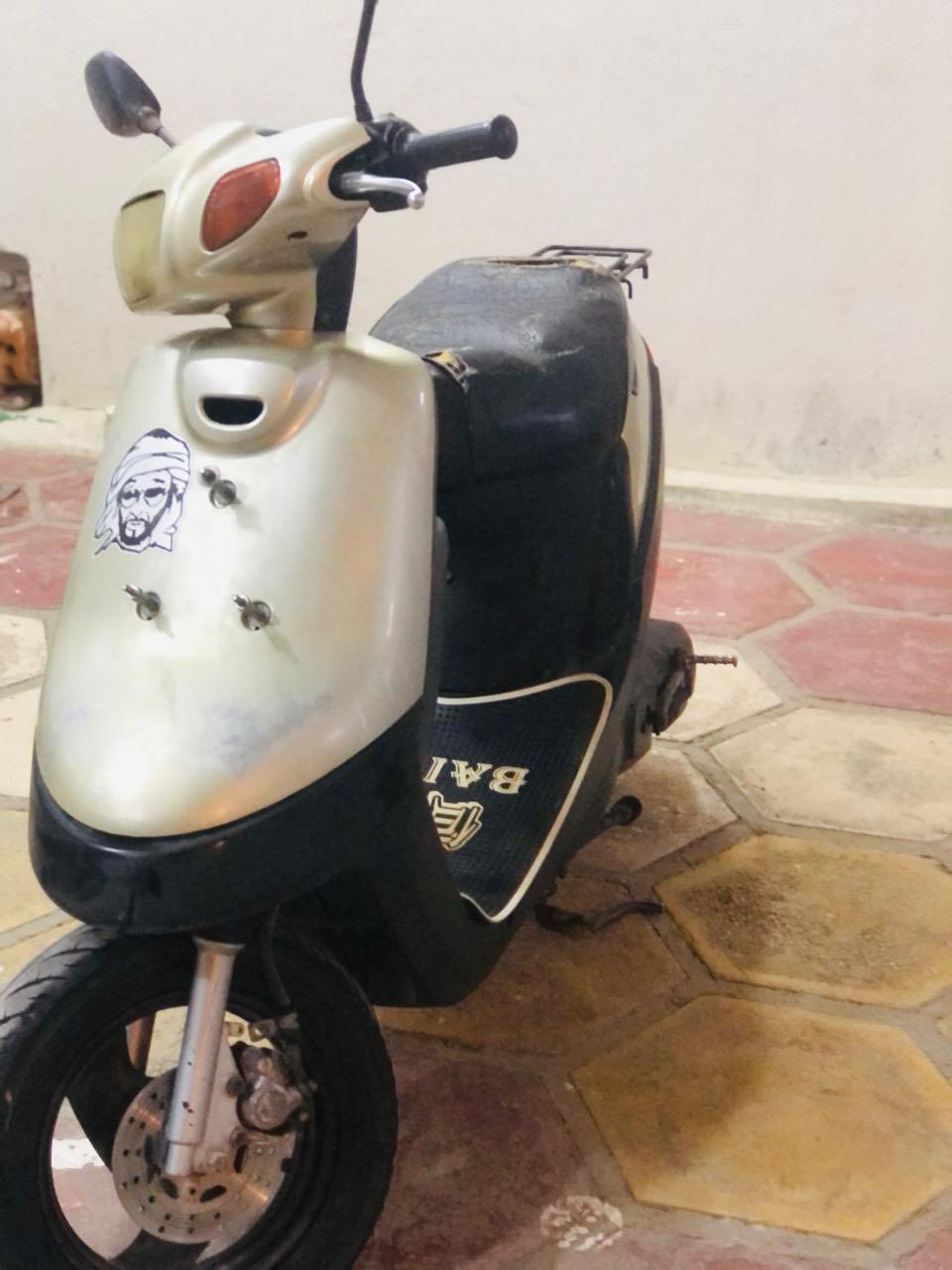 سلام عليكم 🫡 
دراجه بطه للبيع دسك بريك 
الدراجه جاهزه مكينته حلوه صوته ناعم كهربائيات كله شغاله 

السلف عوزه بس باتري 
مكان الدراجه كوفه قرب مستشفى ابن ابلال الاهليه 
السعر ٢٠٠ وبيه مجال

مكلف بالنشر الاستفسار اكثر على هذه الرقم ***********
