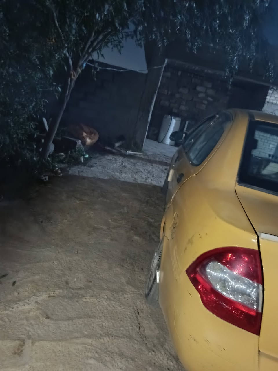 سلام عليكم  سياره طيبه لبيع  موديل 2015 سياره حادثه بجم وبونيد مصفره هيه وغرامات سعر 
31 وبيها مجال  حك جيه مكاني بغداد الدوره ***********
