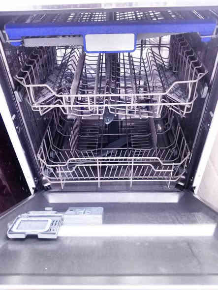 غساله مواعين جديده ب400 استعمال مره وحده 
اريد ابيع لان رايده اشيل لبيت ثاني
رقم الهاتف ***********
