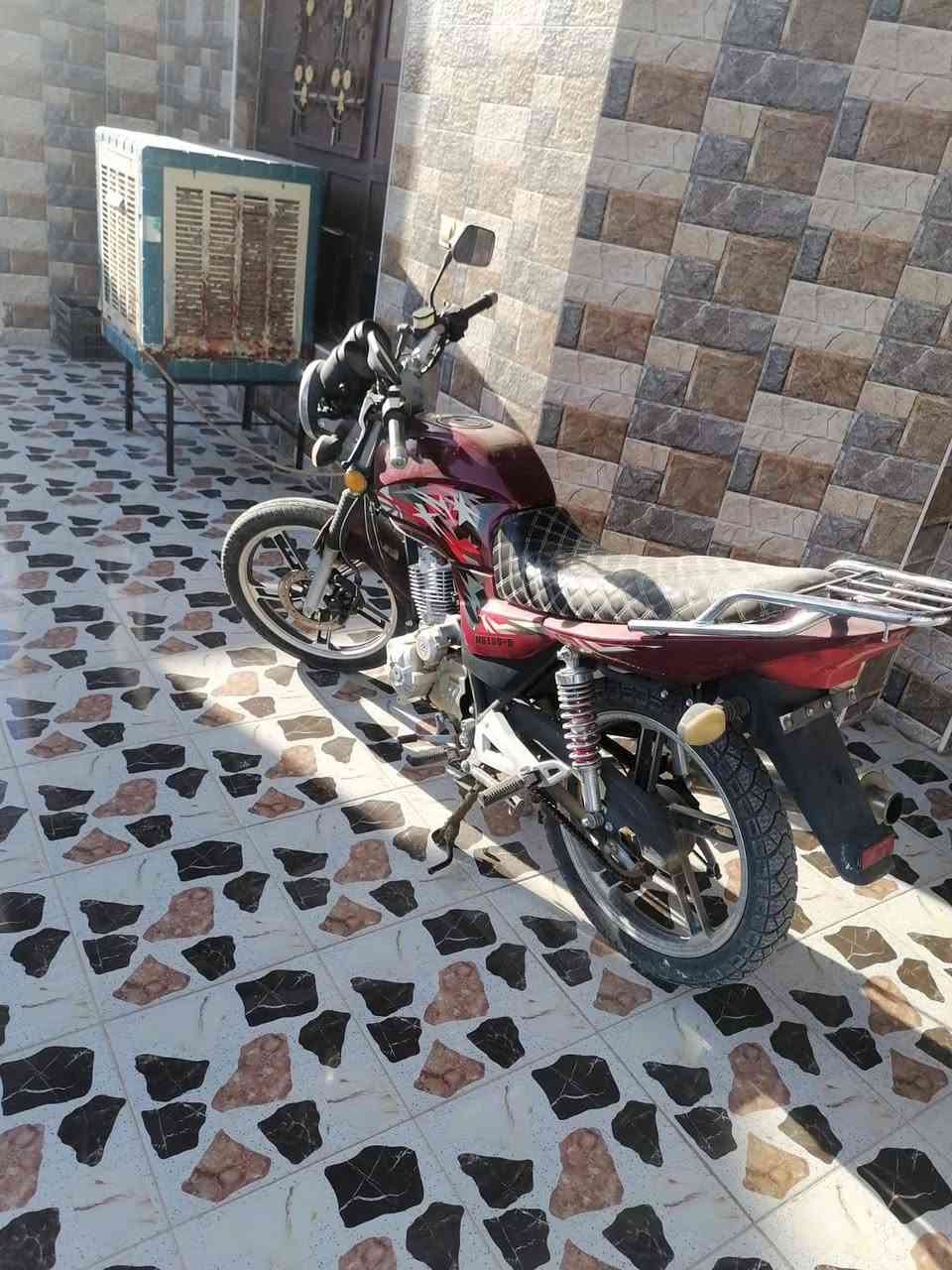 سلام عليكم
موطور هيوشه موديل ٢٢ مكمرك كامل اوراقه
رايده ٧٥٠ الف وبيه مجال للشراي
المكان جزيرة البوذياب محطه الاولى
رقم الهاتف ***********
