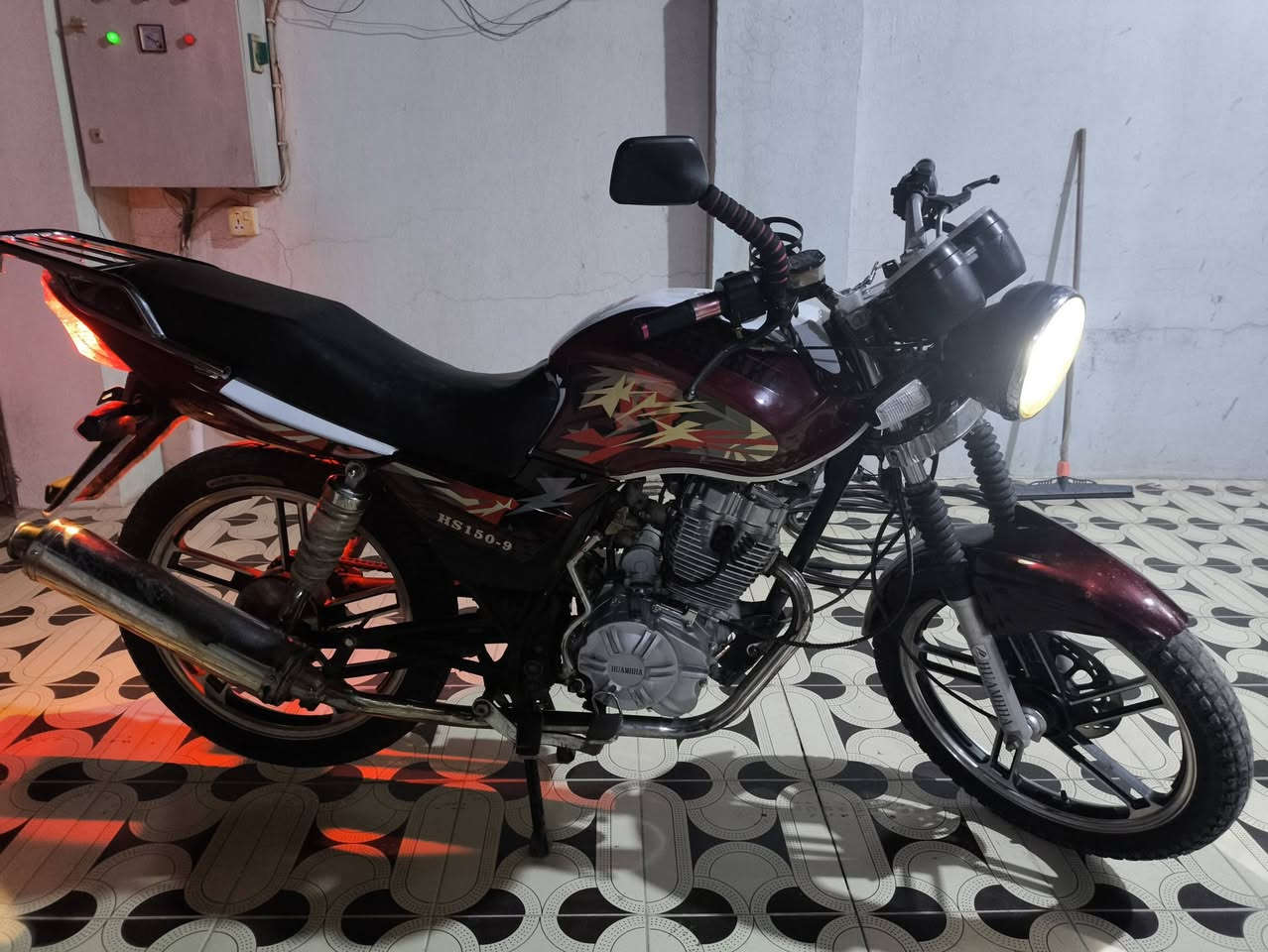 يالله....دراجة هيوشه 2021 مگمرگ ومسحوب قرص وماشين بمعاملة تسجيل مركبة
الدراجة بس تروح تستلم سنوية وتشد لوحات  اوراقها رسمية وكاملة 11 ورقة وياها وكلة مختوم من المرور 
 محرك 150 محركها  فول ماممدود علي سبانة  دراجة نشطة ومابيها نقص
السعر 850 وبيها مجال للشراي 

كهربائيات كامله لايت زنون عالي ناصي 
للتواصل خاص او على الرقم *********** 
مكان الدراجة الرمادي
