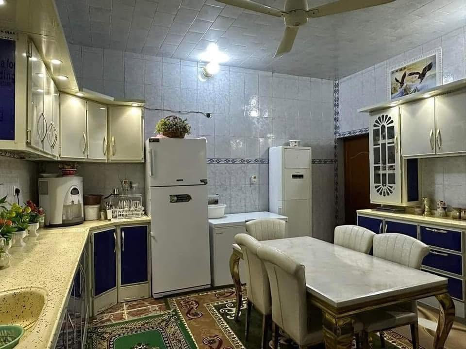 السلام عليكم دار للبيع 🏠 
   المساحة 212 متر  طابو صرف 

الطابق الاول يحتوي على 

غرفة نوم واحدة 
كلدور كبير 
صاله 
مطبخ 
كراج سيارات 
صحيات خارجية وداخلية 

الطابق الثاني 
غرفتين نوم 
وكلدور وسطح ناصي وسطح عالي 

العنوان بابل شارع 80 كربلاء مجاور مستشفى المستقبل 

للاستفسار ***********
