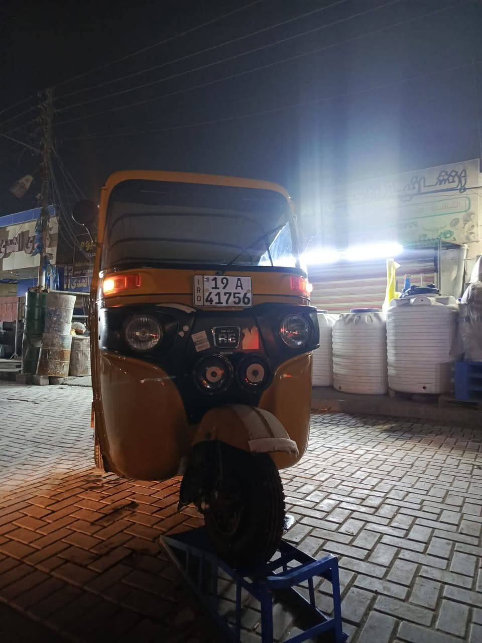 سلام عليكم تكتك للبيع موديل 21 رقم وسنوية مكينة خير من الله بيهة طخة فوك البكلايت صغير مثل ماموضح بصورة وبيهة خياسات قليلة كلش سعرهة 7500 بيها مجال بصيط للعلم بدون غراضض رقم هاتف ‏‪***********‬‏
