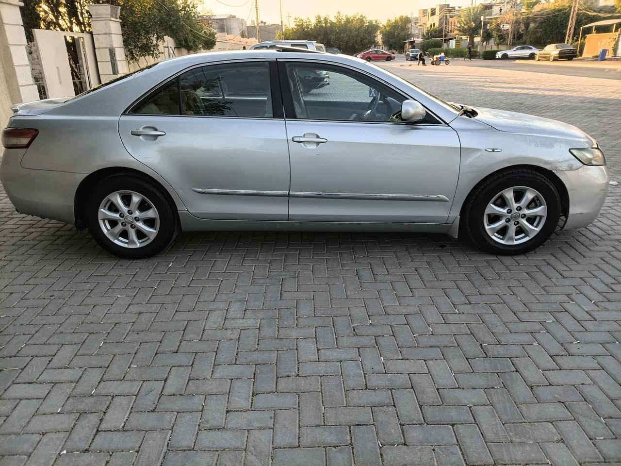 السلام عليكم ... للبيع تويوتا كامري GLX موديل 2009 وارد خليجي سلايت رووف محرك 2400 تبريد خلفي امامي كراسي كهرباء شاشه كامرة خلفيه برده خلفيه كهرباء كروز سرعه الرقم الدولي الجديد باسمي هزه جديده بيها قطعتين صبغ فقط بدون اي داخل طخه خفيفه وشخط مكان السياره بغداد العامريه *********** السياره ناعمه وسياقه حلوة ومابيها اي نقص ومستعد انزل من سعرها في حال وجود خلل بالتراي ما عدا الصبغ القطعتين السعر 103$ وتحياتي للجميع
