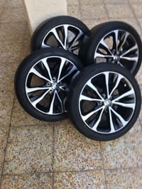 ويل كب حجم 17 مع لإطارات تيوتا كورلا  للاستفسار اتصل على 07803038306